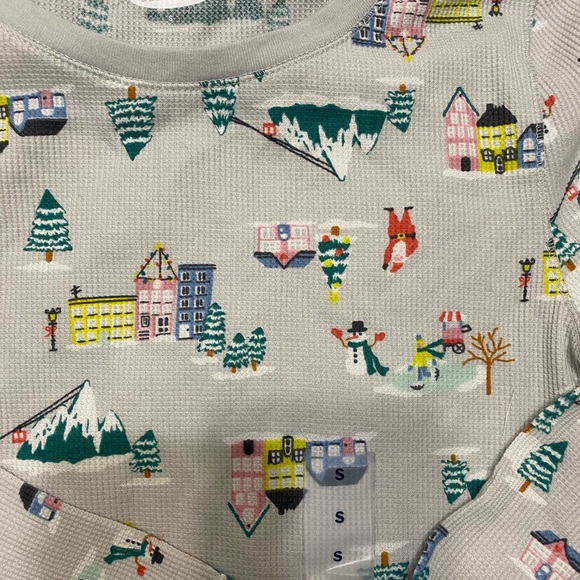 Old Navy thermal tee- Christmas print NWT - Picture 3 of 3